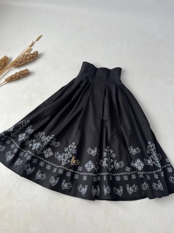 Спідниця з високим корсетним поясом з вибійкою