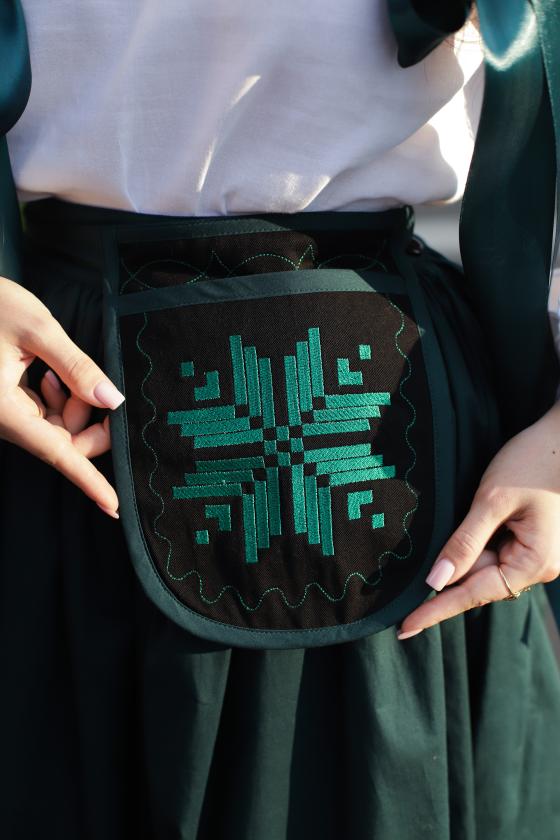 Кишеня Зірка зелена на чорному фоні