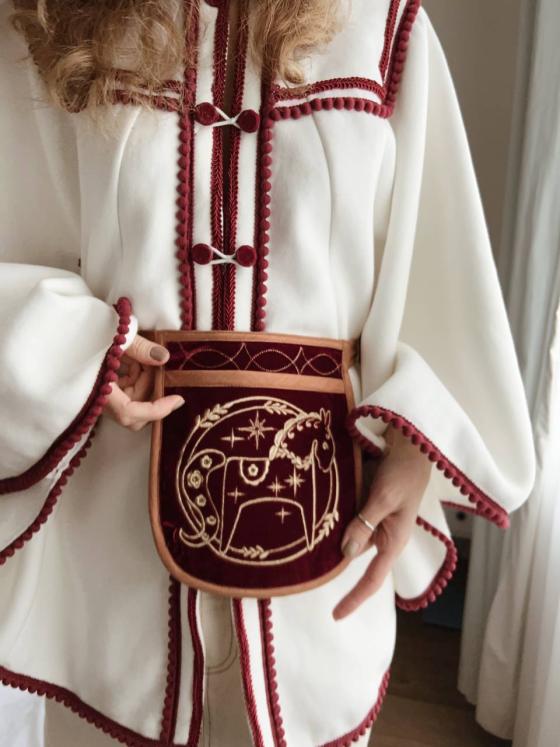 Кишенька Коник на оксамиті