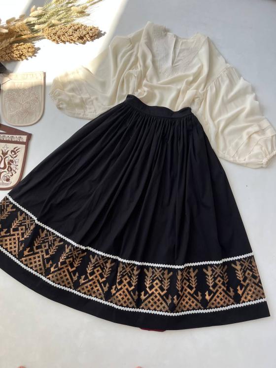 Двостороння спідниця з вибійкою Берегиня чорна/бордо (Індивідуальне пошиття) Двостороння спідниця з вибійкою Берегиня чорна/бордо (Індивідуальне пошиття)