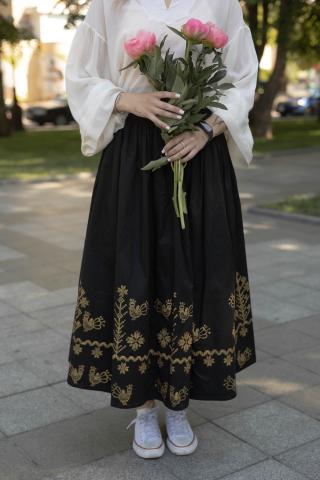 Спідниця двостороння з вибійкою чорна/бордо (Індивідуальне пошиття) Спідниця двостороння з вибійкою чорна/бордо (Індивідуальне пошиття)