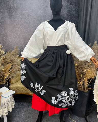 Спідниця двостороння на рівному поясі з вибійкою, чорна/червона (Індивідуальне пошиття)