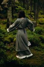 Сорочка довга з вибійкою, оздоблена мереживом Сорочка довга з вибійкою, оздоблена мереживом