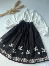 Спідниця двостороння з вибійкою Ластівки чорна/бордо (Індивідуальне пошиття) Спідниця двостороння з вибійкою Ластівки чорна/бордо (Індивідуальне пошиття)